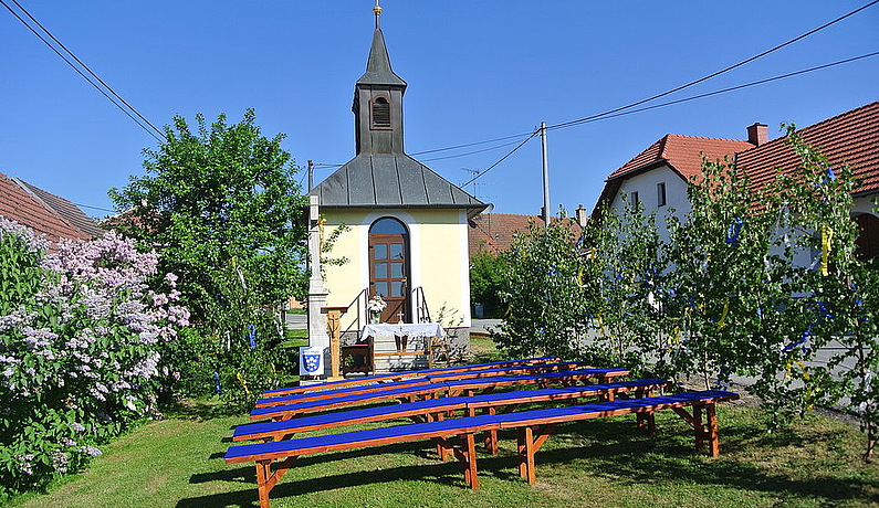 Kaplička v obci Březejc